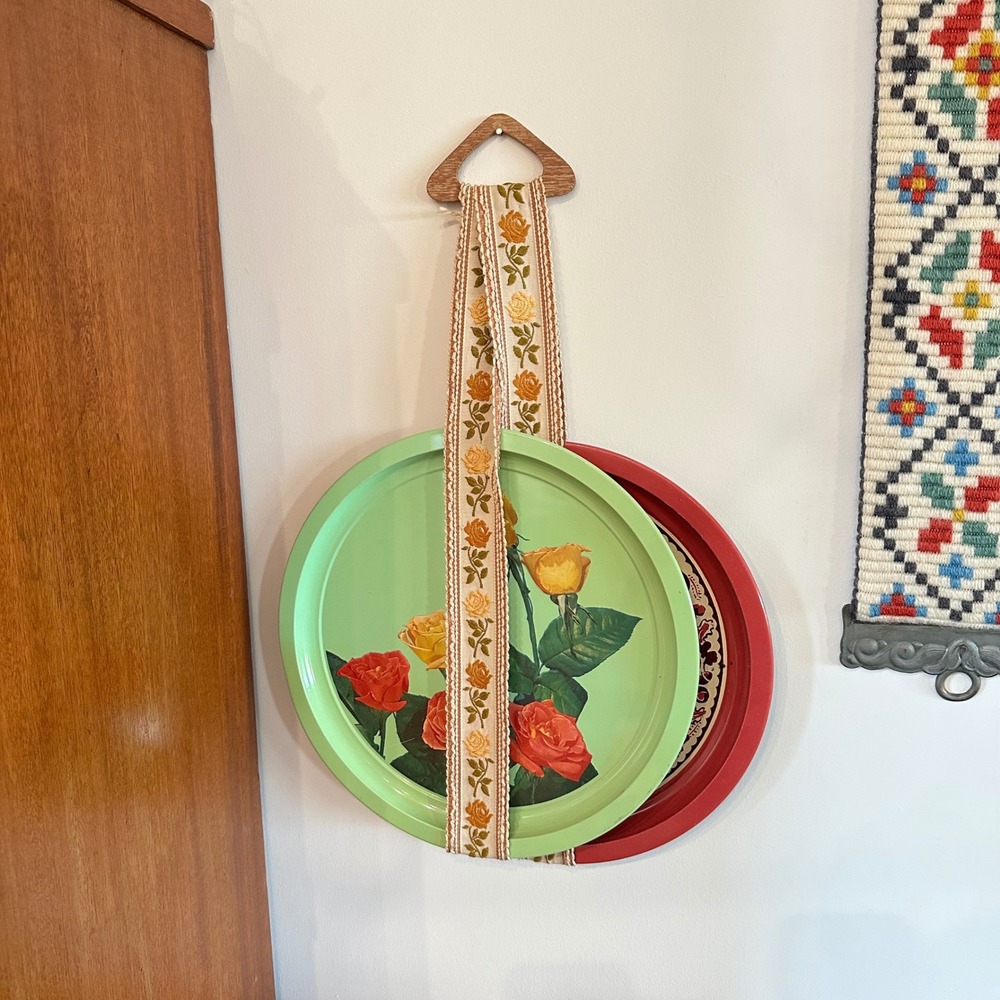 Vintage Metal Litho Trays Set 2 Woven Floral Wall Hanger Decor Boho Retro 70s